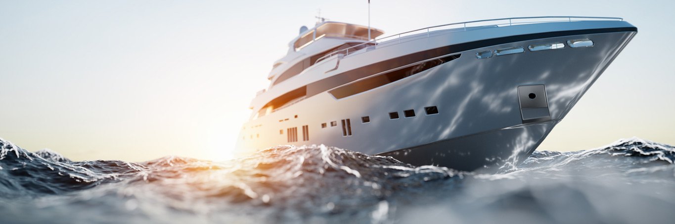 Luxusyacht durch das Meer fahrend